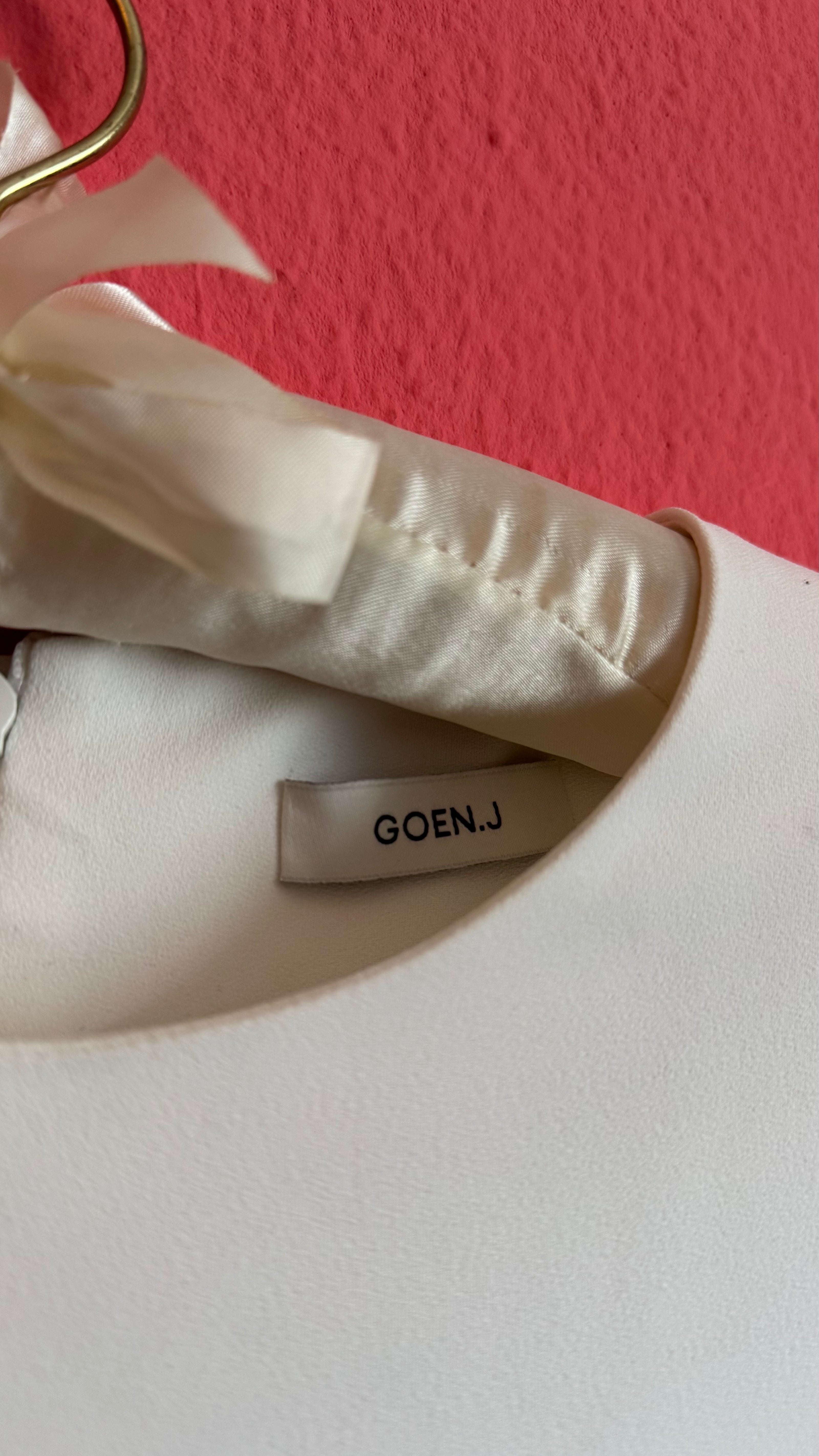 GOEN.J Ivory Cape-Sleeve Maxi Dress