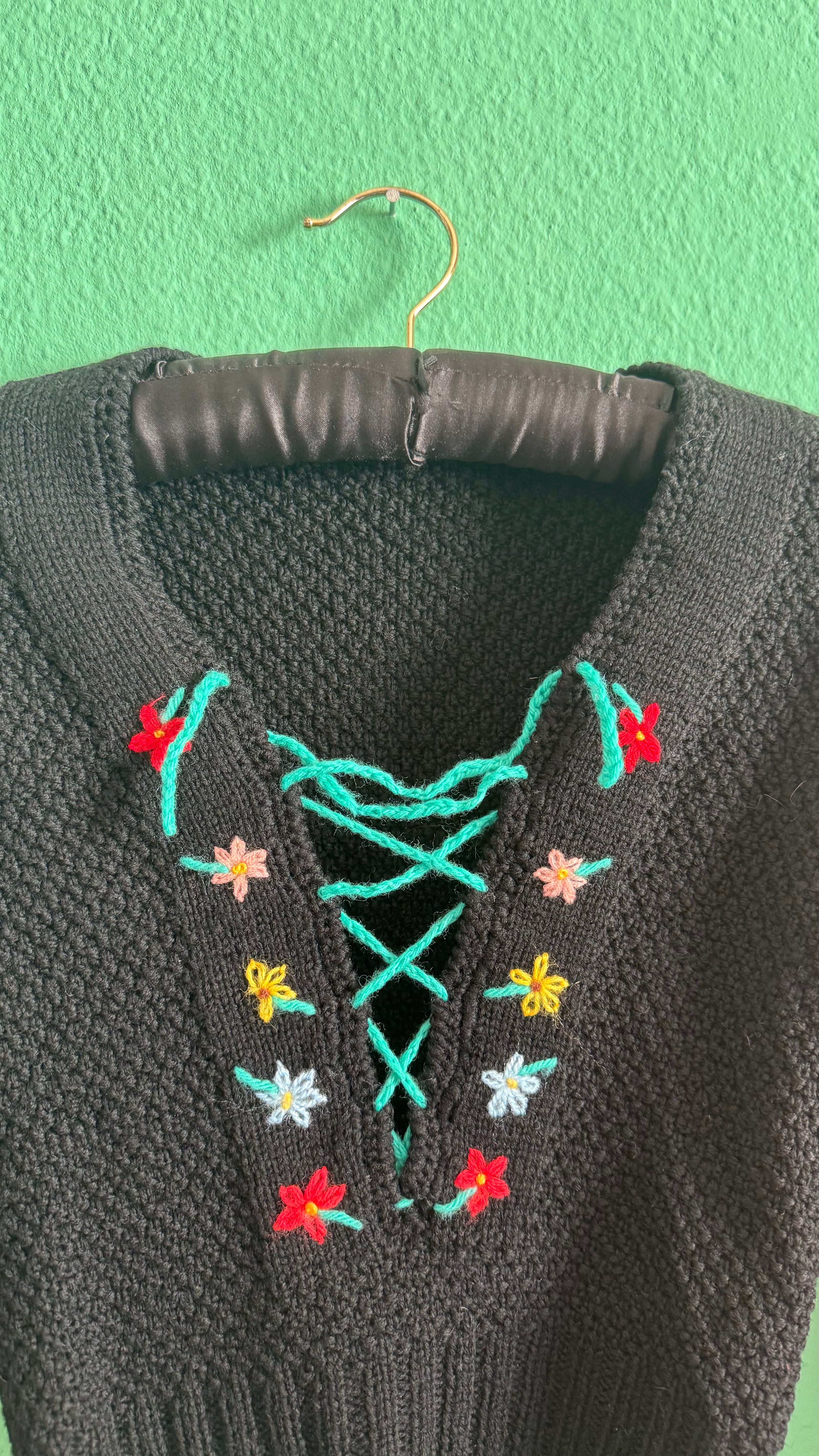 Vintage 1980s Black Cropped Knit Sweater With Floral Embroidery